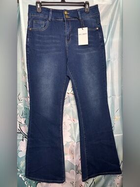 NWT Love & Whimsy Bella High Waisted Flare Push Up Bootcut Jeans Size 13